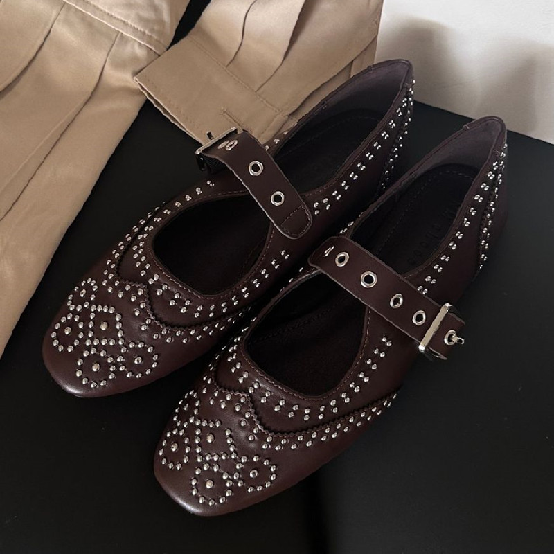 Retro Rivet Buckle Design Flat - đánh giá và giá Women Fashion Designers