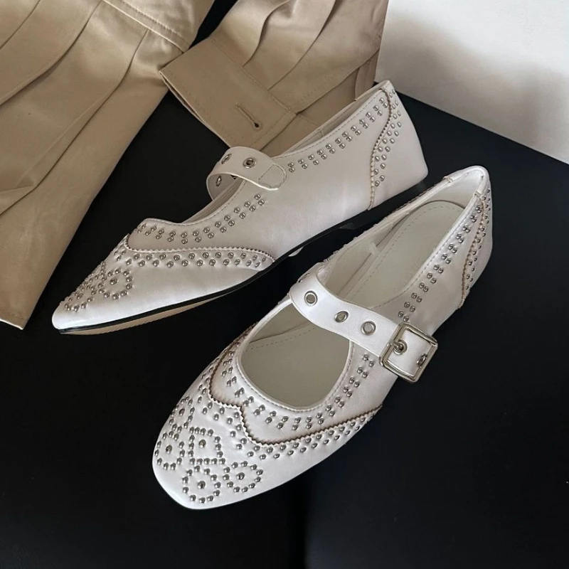 Retro Rivet Buckle Design Flat - đánh giá và giá Women Fashion Designers